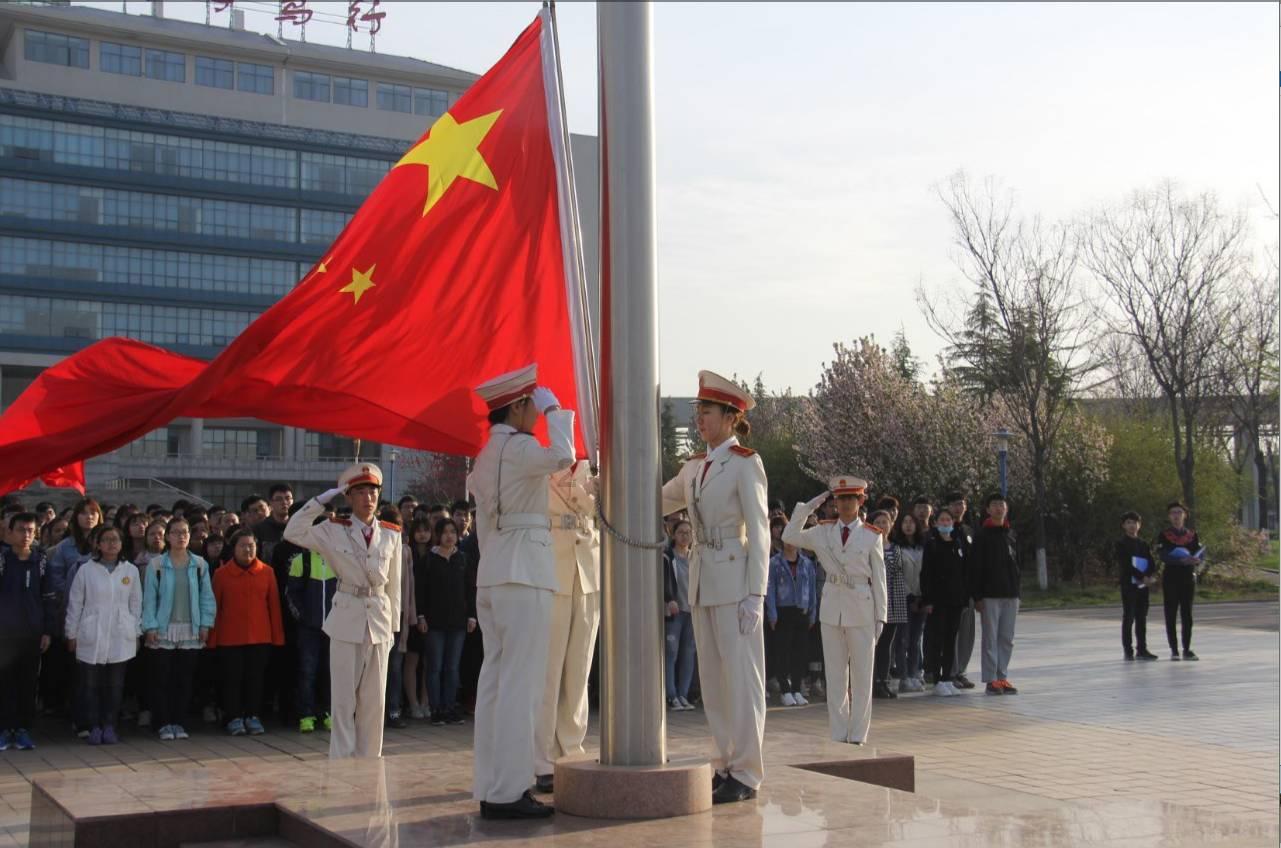1946年愚人节当天,上海报纸刊登了两则假新闻,结果却成了真预言